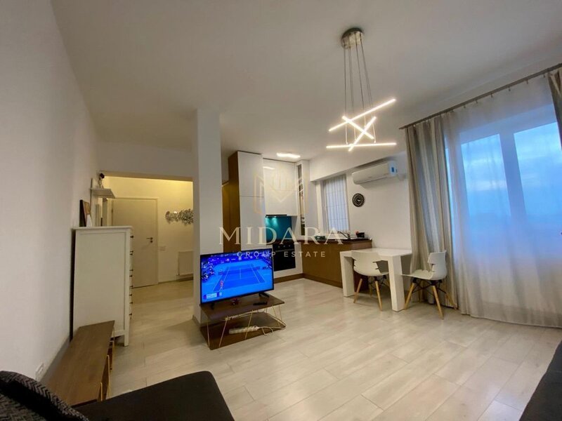 Sun Plaza, garsoniera, bloc 2019, metrou 3 min., 450 €.