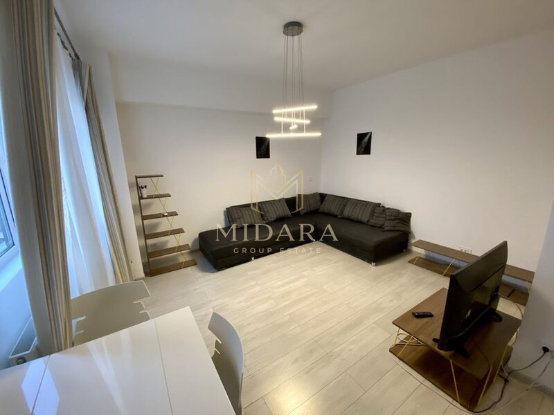 Sun Plaza, garsoniera, bloc 2019, metrou 3 min., 450 €.