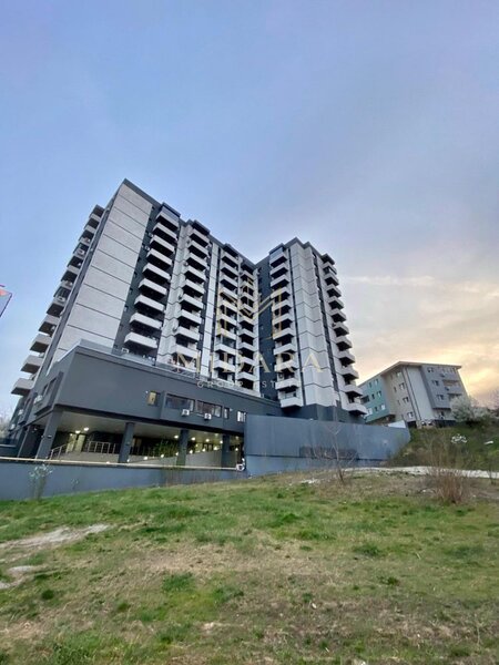 Sun Plaza, garsoniera, bloc 2019, metrou 3 min., 450 €.